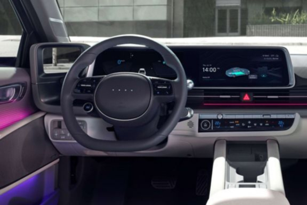 Grauer Hyundai Ioniq 6 Innenraum mit modernem Design