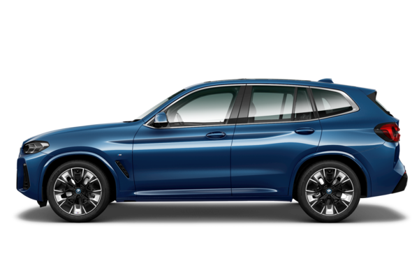 Blauer BMW iX3 von der Seite: eleganter Elektro-SUV mit leistungsstarkem Motor und nachhaltigem Design.