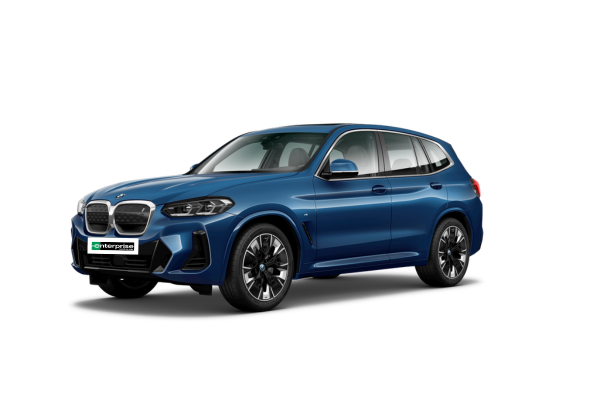 Blauer BMW iX3 von vorne: eleganter Elektro-SUV mit leistungsstarkem Motor und nachhaltigem Design.
